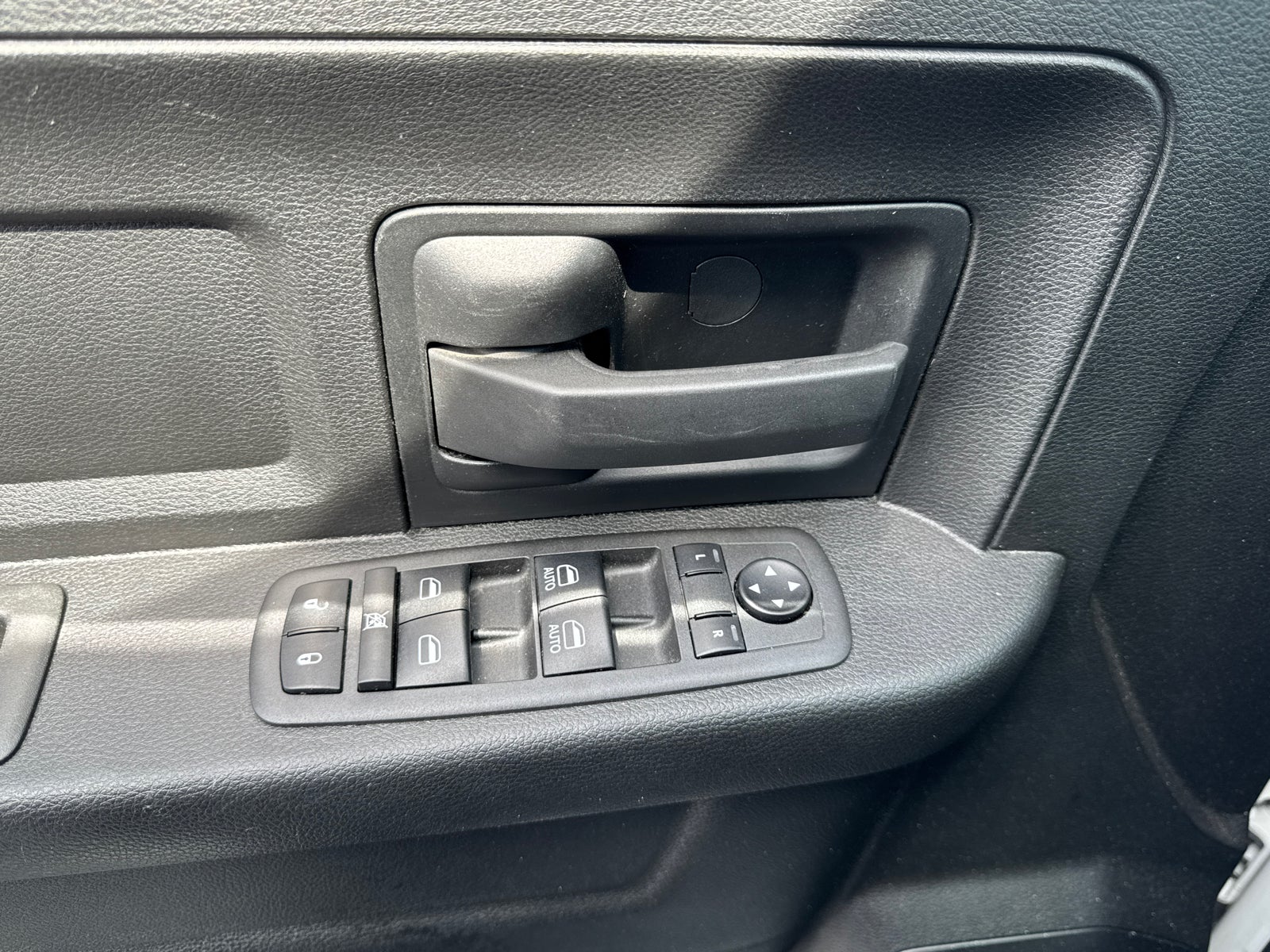 2022 RAM 1500 Classic Tradesman Crew Cab 4x2 5'7" Box